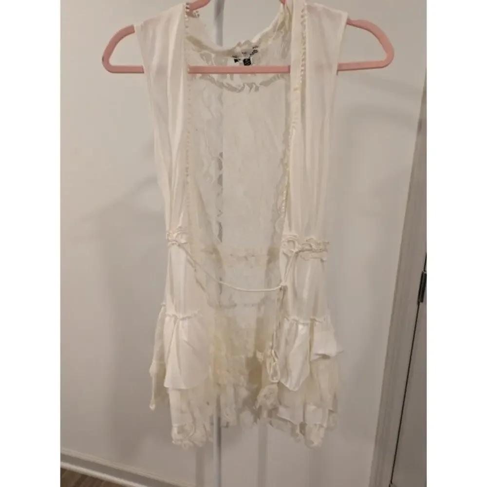 1469 - rue21 Lace and Tiers Vest  - XL